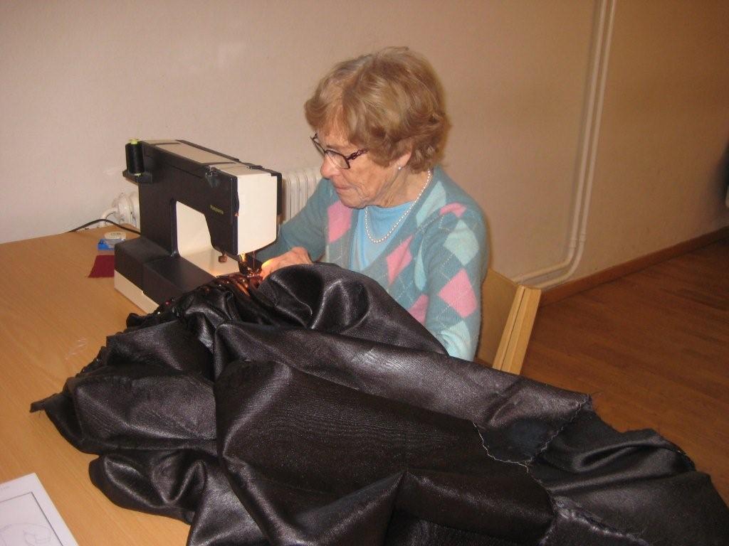 Vi har haft en träff, då vi började sy kjolarna och på fredag 18/1