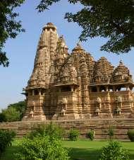 Dag 7: Khajuraho fredag 15 februari 2019 Efter ännu en safari på morgonen lämnar vi tigerns hemvist och far norrut med buss till staden Khajuraho, tidigare huvudstad för Chandela Rajputerna.