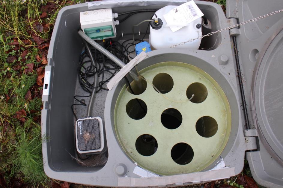 RUTIN FÖR KONTROLL OCH PROVTAGNING AV BIOKEM Utarbetat av Erika Kurberg och Anna Lanner i samråd med Annicka Nilsson från Dahl Datum 2014-12-09 Nedanstående bild visar ett nyare Altech Biokem