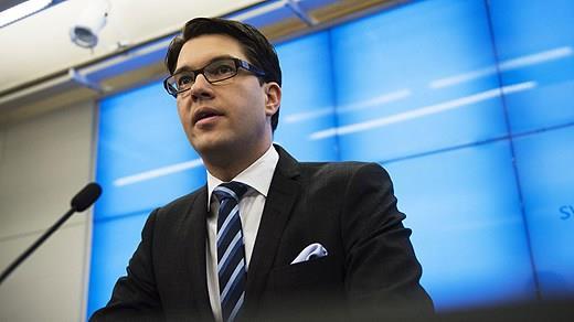 8 Artikeln är intressant bl a därför att den svenske journalisten/författaren Henrik Arnstad (HA), som intresserat sig för dagens högerextremistiska rörelser, vid flera tillfällen åberopat Prowe som