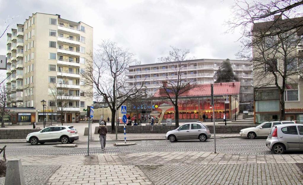 Sida 20 (35) Vy från David Helldéns torg med centrumpunkthuset och Matdax i förgrunden och den nya byggnaden som tittar upp