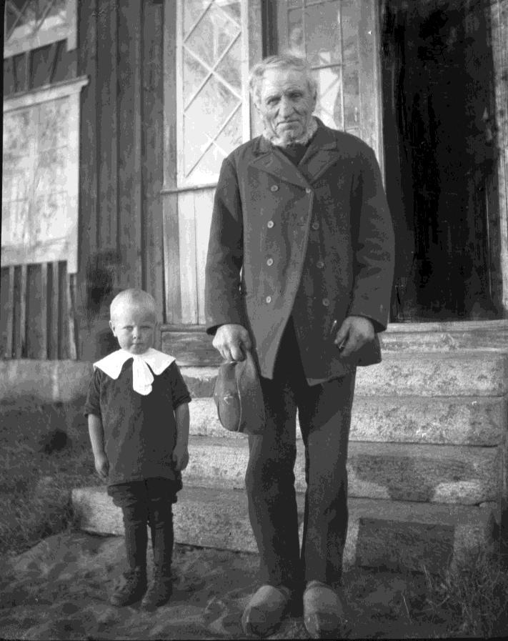 Johannes och hustrun Ida övertog efter Karls död gården i Femsjö och flyttade tillbaka dit år1918. Johannes och Ida hade de sex barnen John, Gunnar, Rut, Harald, Robert och Stig.