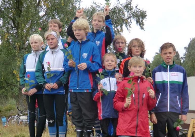 Evelina Gårdsby, Rakel Hansson 3:a H14 Hugo Söderberg, Kalle Lundgren, Elias Ljungqvist Glada tredje