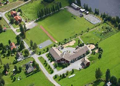 De ljusa lokalerna, som fungerar som integrerad helhetslösning, hyser idag ett sextiotal barn i förskola, förskoleklass årskurs 1-6 samt fritids.