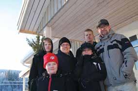 Här har Daniel, som jobbar som skogsrådgivare på LRF Konsult, nära till skogen som är hans stora fritidsintresse. Helén jobbar aktivt i inflyttningsgruppen i Resele.