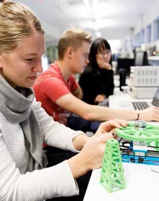 Det framgår att en knapp majoritet (51 %) säger sig ha upplevt brister som varit ett hinder i forskarutbildningen, vilket är en betydligt högre notering än i DB 2014 (29 %).