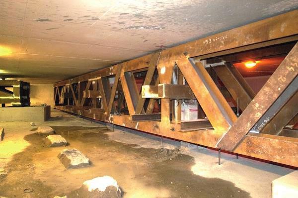Fyllning Lera Friktionsmaterial Berg Bergtunnel Vatten Betongtunnel Figur 8.16 Översiktlig plan och profil för Station Haga. för spår och järnvägsinstallationer beräknas att pågå under cirka fyra år.