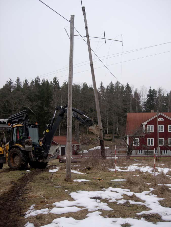 Figur 13: Stolpbyte intill RAÄ 285. Mot norr. Foto Erika Räf, ÖLM Referenser Hellström, S. 2003. Askeby kyrka och kloster. Linköping. Menander, H. 2003. Tre kyrkor och ett kloster i centrala Östergötland.