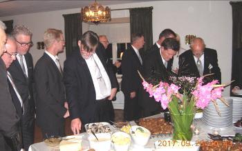 Eftersom vi i kväll även hade besök av Henry O Connor, vår trubadur från B 35 Concordia inledde vår tekniske medarbetare med att spela en ballad från en av hans CDskivor.