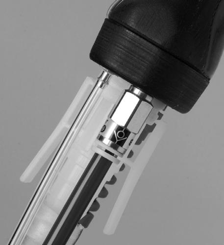 2-8 Systeminställningar Spraypistolens luftanslutningar Se bilderna 2-8 och 2-9. Transparent 4-mm och svart 6-mm luftslang levereras tillsammans med spraypistolen. 1.