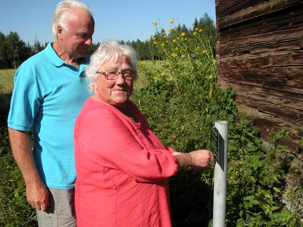 Georg och Barbro Johansson skyltar Ljungstorp, som