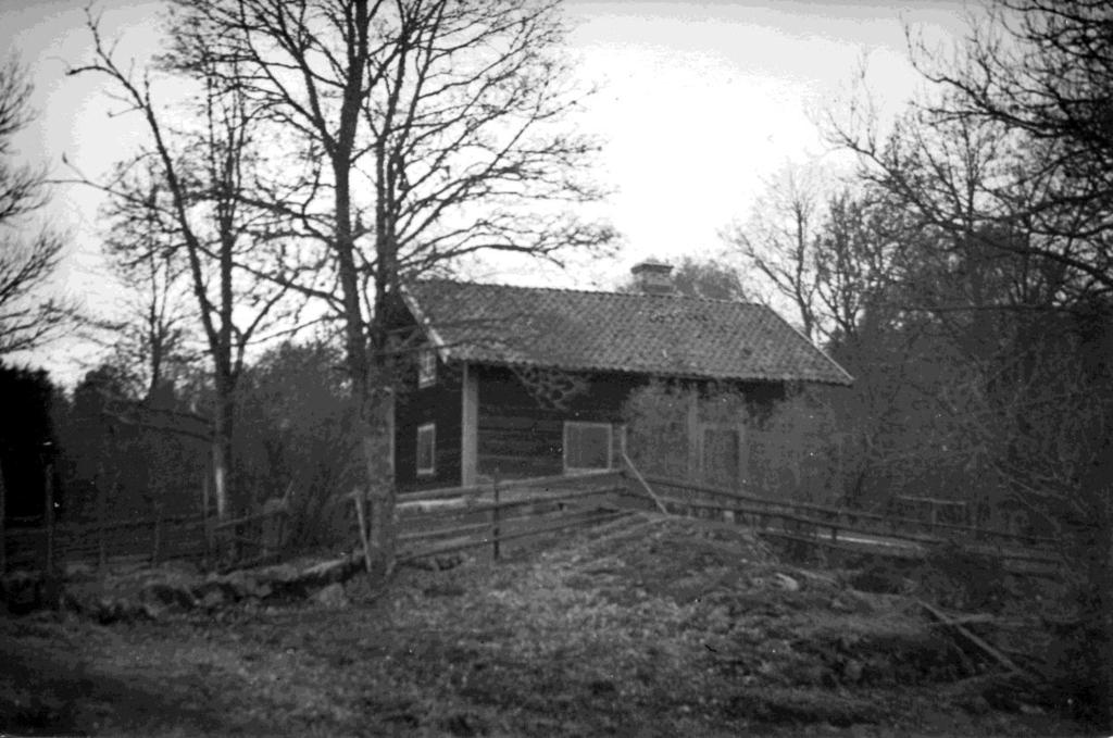 Kvarnbostaden under Eriksdal. Hulterstad foto 38. Före 1875 kan man inte se i kyrkboken vilka som bott här.