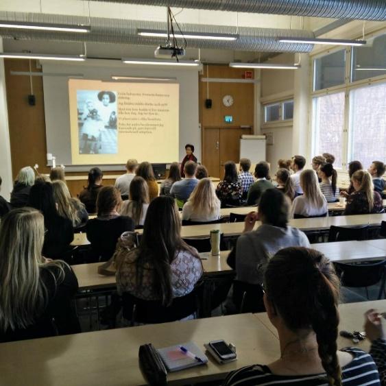 3.4.2 Mångkultur Vi jobbar för mångkulturella värderingar, ökad tolerans och smidigare integrering.