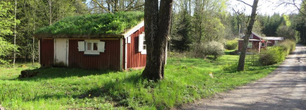 Utmed byvägen sydväst om byn, vid Brännmossen, ligger tre torpställen samlade, alla tre tillhörande olika byar.