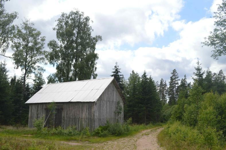 Skogsfastighet Herråkra XXX ha Vägbeskrivning Från Växjö kör (väg 25) mot Kalmar. Efter ca 13 km sväng höger mot Attsjö.