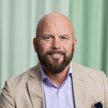 2000 2001 Försäkringsmäklare på Jahaya AB, 1998 2000 Försäkringsrådgivare på Capena Fond och Försäkring 2006 2017 Chef Compliance/Legal/Surveillance