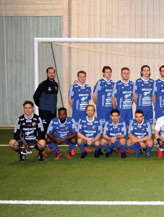 12 A-lagstruppen Bakre raden från vänster Carl Enarsson, Simon Sundin, Alexander Larsson, David Fin Sandberg, Sebastian Jansson, Nawroz Boston Ali, William Klasén,