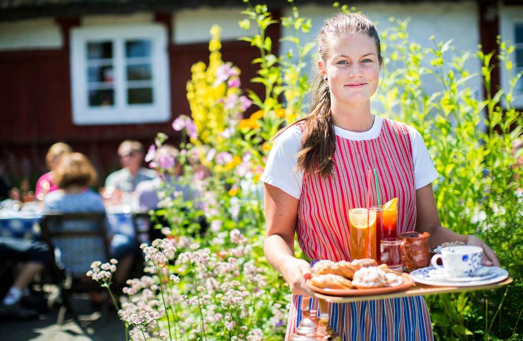 Hotell- och restaurangbranschen Turism och resande generar inkomster för många företag och skapar arbetstillfällen inom många olika branscher, inte endast för företag med turister som huvudsaklig