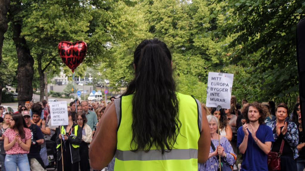 Demonstration mot Donald Trump och USA:s familjesplittringspolitik Den 26 juni anordnade Rädda Barnens Ungdomsförbund en demonstration utanför USA:s ambassad för att demonstrera mot Trumps och USA:s