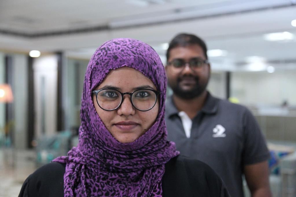 Shazia och Robin på Sonetels kundtjänst i Indien Antalet nya betalande kunder var under räkenskapsåret 1% lägre än antalet nya betalande kunder under föregående år.