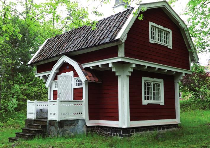 Lekstuga i lyxformat med tre rum och kök En lekstuga av ett större och lite ovanligare slag finns i Nybyparken i Torshälla.