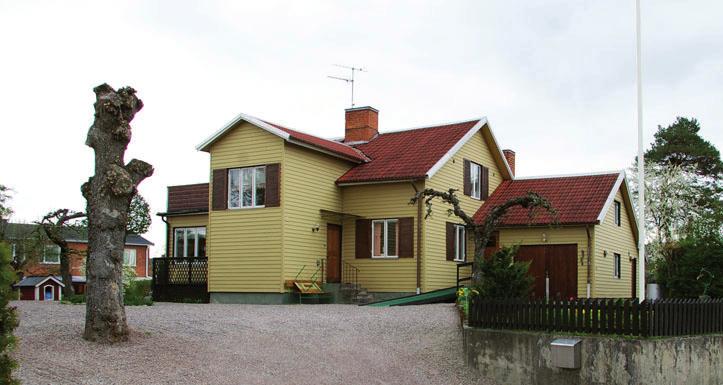 Jag minns Bertils far, Carl Gustav Sundin, som från 1894 till 1927 var ägare till Österby. Han var en liten vithårig farbror, som när han besökte Österby kom cyklande på en damcykel.