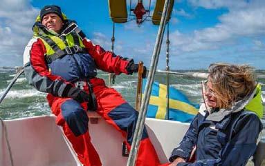 Torsdag morgon 06:50 vaknade vi av att en morgonpigg båtägare knackade ihärdigt på vår båt och förklarade att han måste komma åt mastkranen.