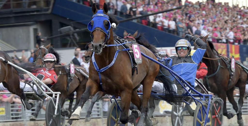 GRUPPLÖPNINGAR Grupp I Internationella. Segraren Timoko skär mållinjen i Elitloppet 2017 med spetsade öron och en strålande glad Björn Goop i sulkyn. OLYMPIATRAVET Åby 29 april. Lätt bana. 2.780.