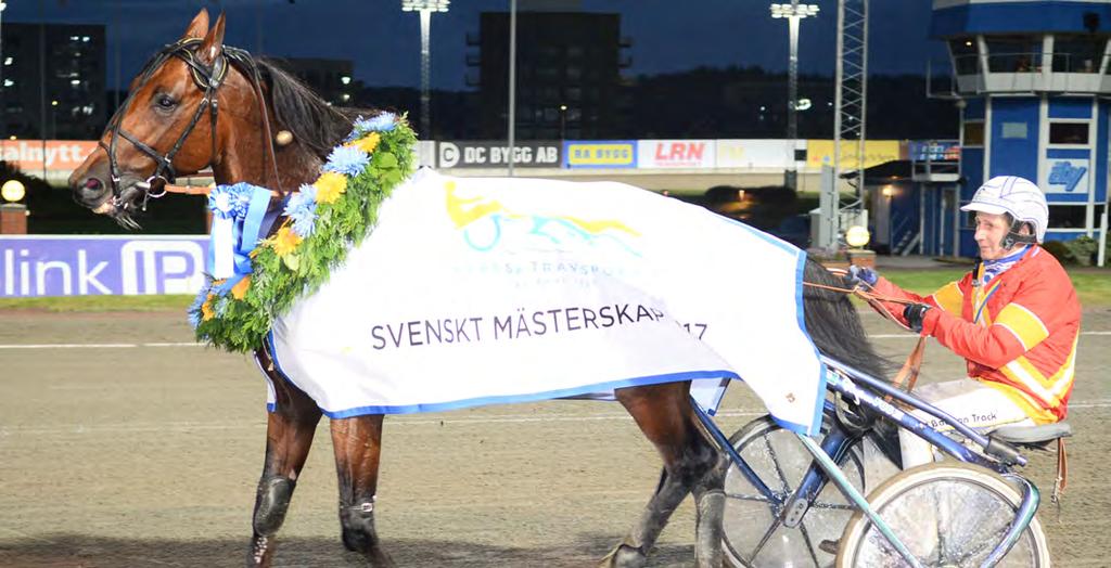 VI VANN SM 2017 Readly Express och Jorma Kontio segerdefilerar efter sin SM-seger.
