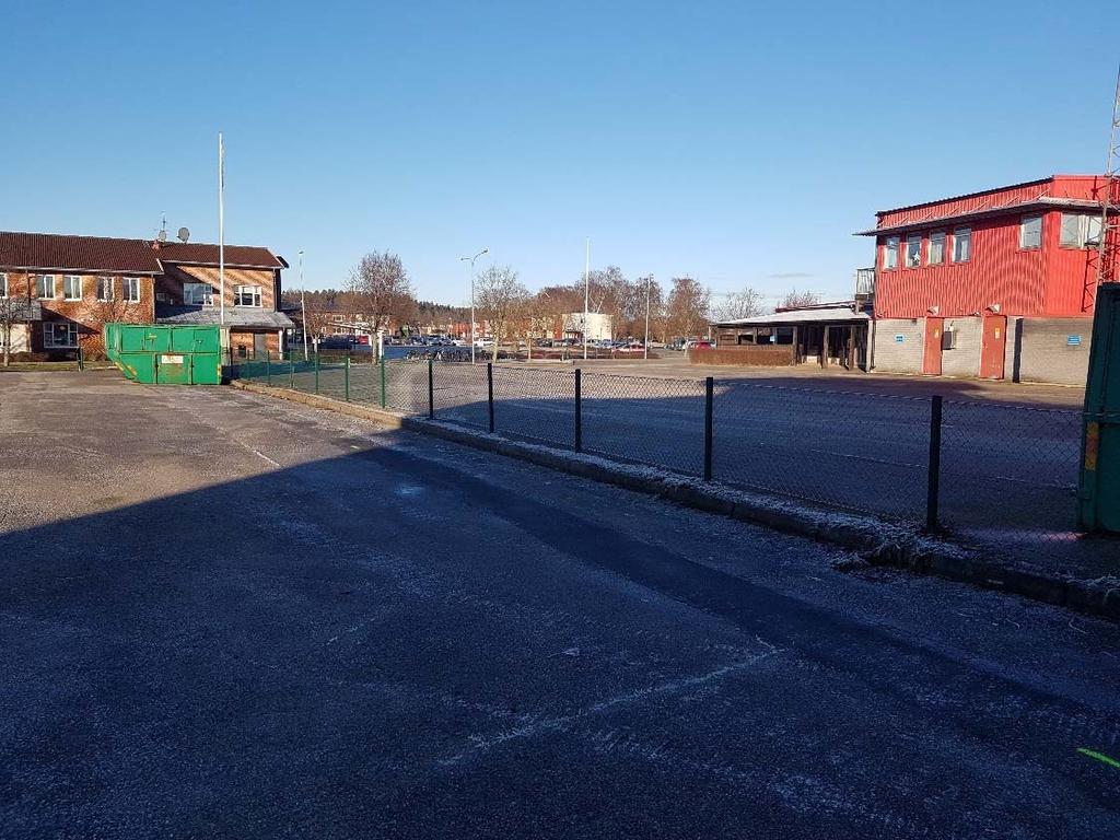 Kv. Hyvlaren, Vårgårda kommun Översiktlig miljöteknisk undersökning Rapport 180107 Figur 12. Brandstationen. Vy mot sydöst. Figur 13. Vy mot nordöst. 8.