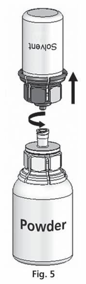 Sätt den genomskinliga delen på pulverflaskans propp och tryck bestämt tills det klickar (Fig.4). Vätskan rinner automatiskt över till pulverflaskan. 5.