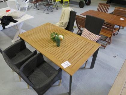 bord, trä, olika stolar 0991-239