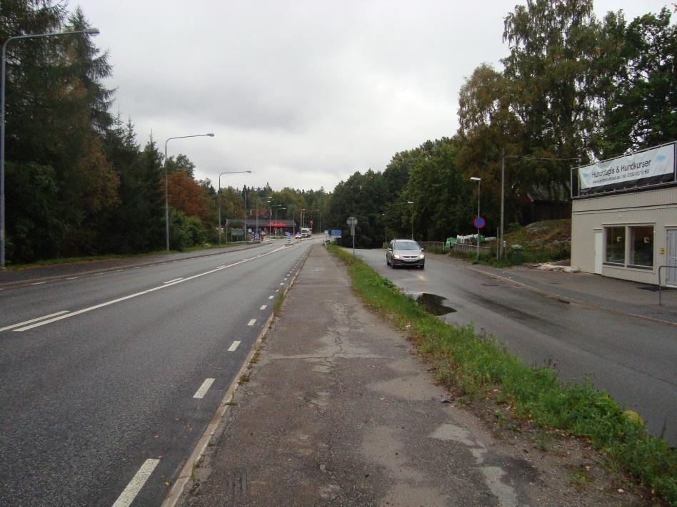 7 (19) Figur 2.3: Principsektion (utdrag ur skiss, Engstrand & Speek) Huvudman för Gudöbroleden är Trafikverket. Gudöbroleden har genomgått trafiksäkerhetsförbättringar inom berört område.