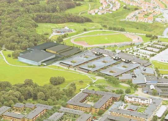 På suterrängplanet en våning ner finns alla ishallens olika delar samt teknikutrymmen för vattenrening. På våning tre finns badets relaxavdelning, personalutrymmen samt ventilationsrum.