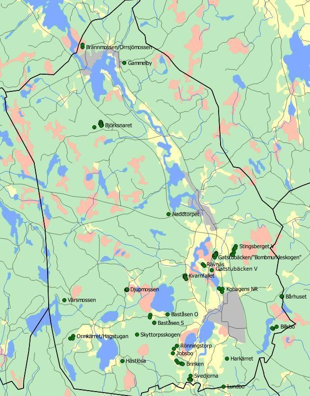 Kartan visar kända lokaler i Surahammars kommun där bombmurkla påträffats mellan åren 2000-2017. En prick visar också första fyndlokalen vid Naddtorpet 1991, som tyvärr förstördes genom avverkning.