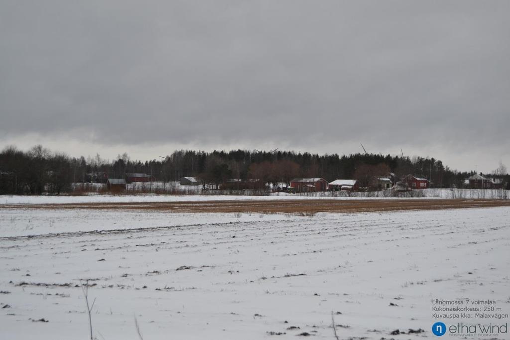 Från regionväg 679, Malaxvägen, syns vindkraftverken mycket begränsat.