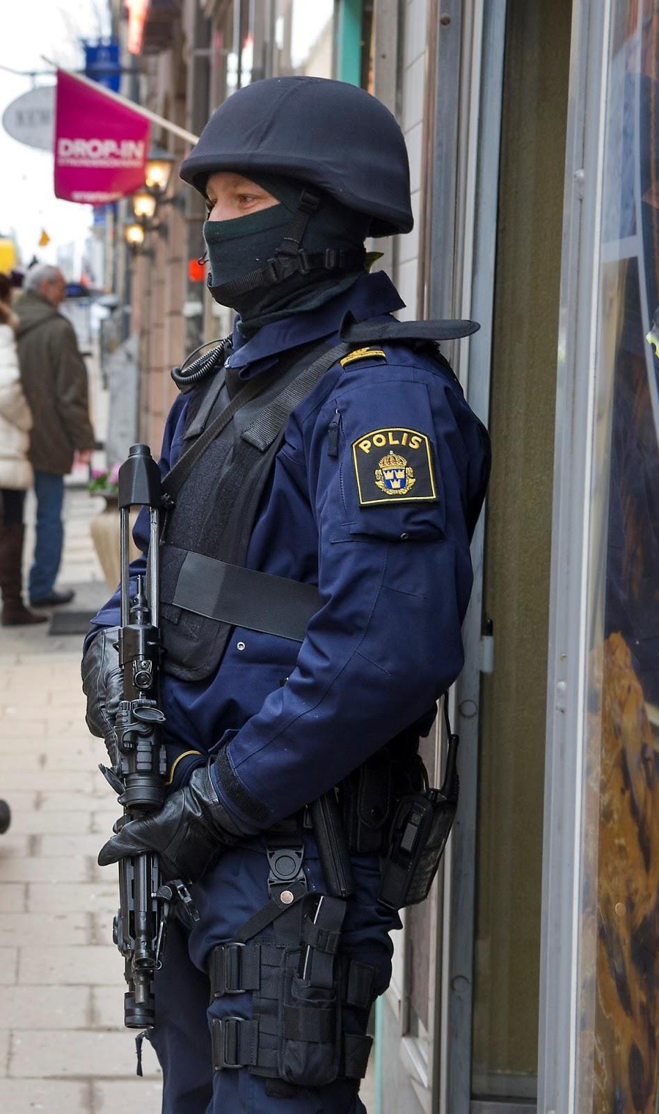 Bild 8 Polis med