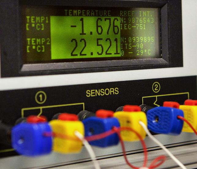 Per J SVAR: Här måste vi skilja på den mätning av utomhustemperaturen som sker med en passiv givare (termoelementet) och kroppens upplevelse av samma temperatur.