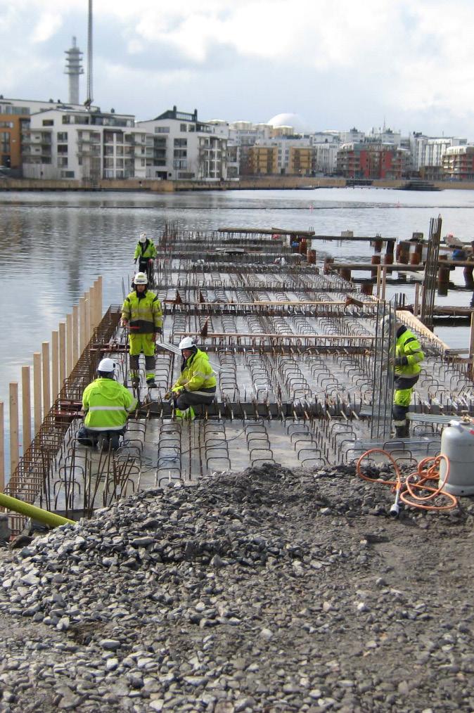 JM Entreprenad Januari - september Helår Mkr 2016 2015 2015 Intäkter 1) 1 211 1 604 2 084 Rörelseresultat 33 45 45 Rörelsemarginal, % 2,7 2,8 2,2 1) Varav internt 359 308 453 God efterfrågan men
