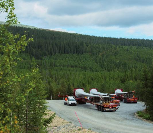 Att montera ett vindkraftverk av den här storleken tar normalt två dagar. Dock kan det bli stopp för att det blåser för mycket och då får man vänta tills vinden avtar.