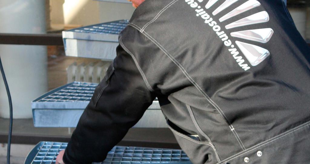 100 mm) C. Yta avsedd att beträdas skall utformas av sådant material att risk för halkning eller snubbling begränsas. 8:22 D. Trappans lutning (steghöjd/stegdjup) bör vara lika inom samma trapplopp.