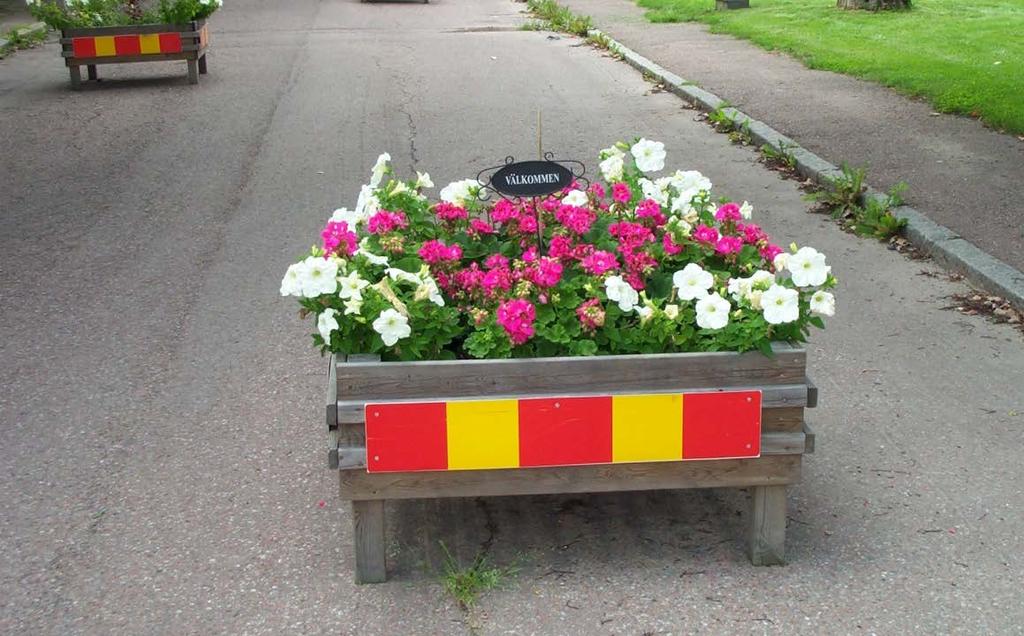 Dnr Dnr 2/10 Innehållsförteckning 1 Inledning... 3 2 Vad gäller för gatan där blomlådan ska placeras?... 3 3 Placering av blomlådor... 3 4 Det här gör du som kontaktperson.