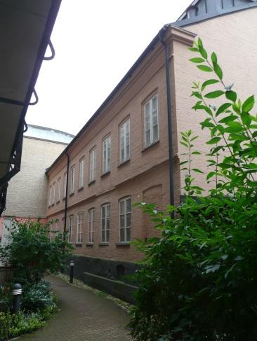 Del av gårdsflygel Gårdsbyggnad Historik Fastigheten Sankt Botulf 11 angränsar till Stadshallen.