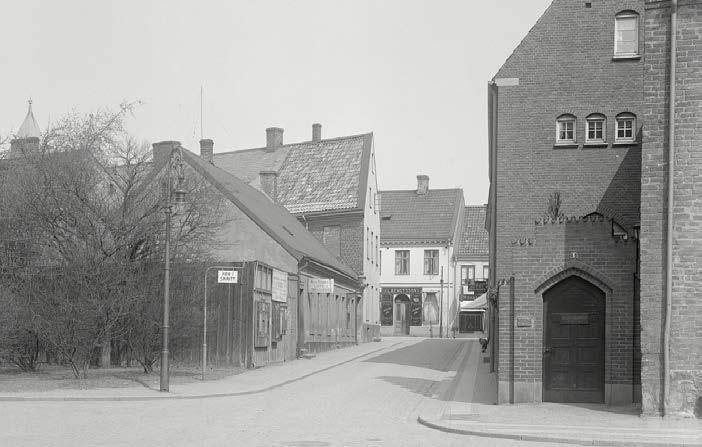 Kvarterets namn kommer från Sankt Botulfs kyrka som under medeltiden låg på tomt 11, Sankt Botulf 11.