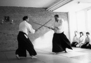 Shihan Ulf Evenås 7 dan - Förord till Mats bok När Mats Alexandersson kom till mig 1984 och ville börja träna aikido kunde jag inte förställa mig att denne glade sorglöse unge man skulle utvecklas