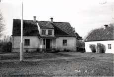 fosterdottern Elsa in på gården. 1932 gifte sig Rut med Erik Nilsson och Gunnar med Eriks syster Sigrid Nilsson. Gunnar och Sigrid övertog gården.