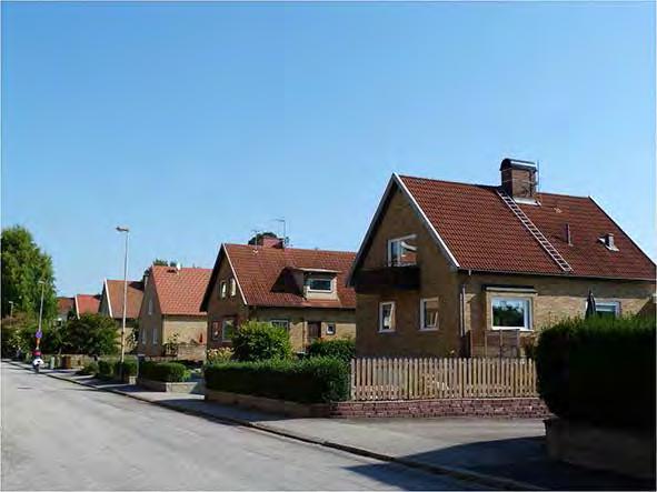 STAVRE Foto: Astrid Bäckman STAVRE STADSDELSBESKRIVNING Bebyggelsen i Stavre är väldigt blandad. Småhusen i de äldre kvarteren har blandad karaktär med många inslag av nyare bebyggelse.