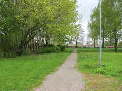 På platsen finns också ett väldigt fint äppelträd med en tvilling på andra sidan vägen vid vårdcentralen.