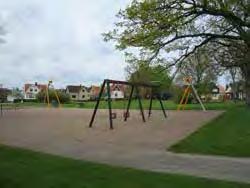 1. EKPARKEN HJULKVARN MINDRE PARK OCH LEKOMRÅDE Målkaraktär: Lekpark Storlek: Ca 1 ha S:I/1932 Gata/torg Ekparken är en genomsiktlig