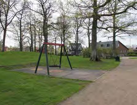 Det finns även en större lekplats samt en bollplan på området.